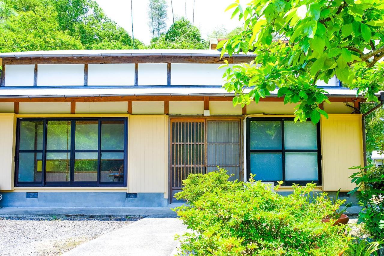 四万十川まで歩いて行ける 一棟まるっと貸し切りの宿 Gu Apartment *
